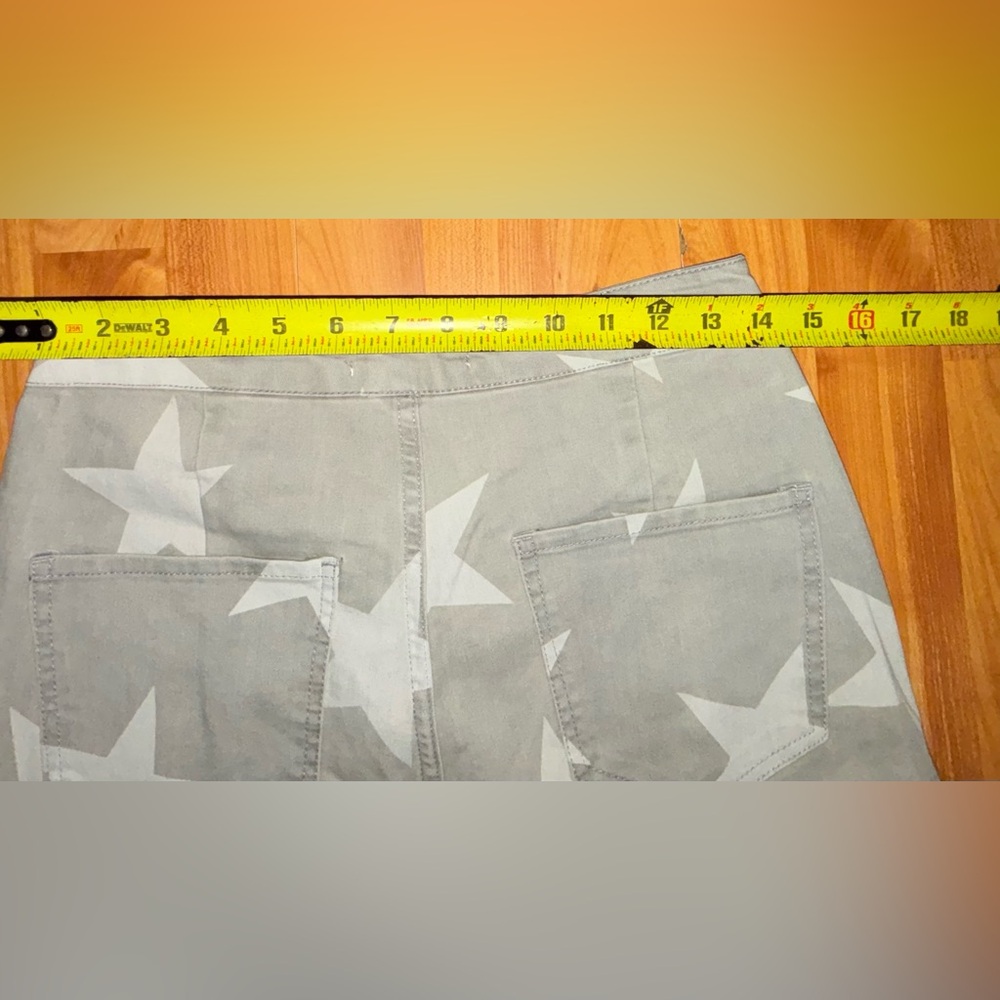 Toast Jeans Gray Star Printed Bell Bottoms. - Picture 5 of 9